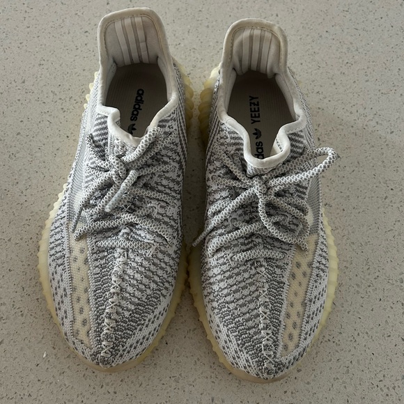 Glow in the dark Yeezy boost - men’s 6 1/2 - Picture 4 of 6